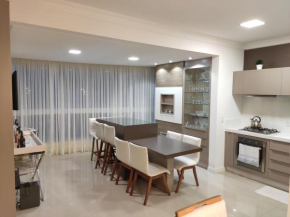 Apartamento luxo Meia Praia